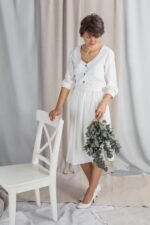 sukienka dla karmiącej mamy na chrzest za kolano midi biała na guziki elegancka naturalna len i wiskoza lilen
