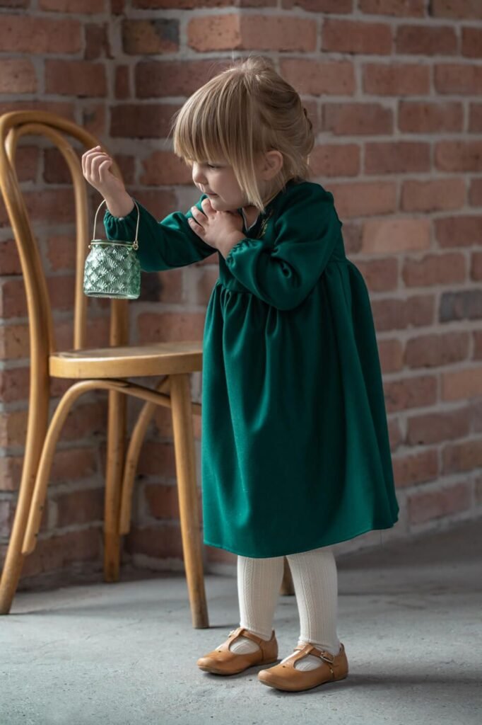 sukieneczka-swiateczna-butelkowa-zielen-welna-lilen sukieneczka świąteczna butelkowa zieleń na wielkanoc i boże narodzeniie lilen