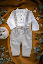 komplet do chrztu dla chłopca spodnie z szelkami i koszula na jesień zimę lilen