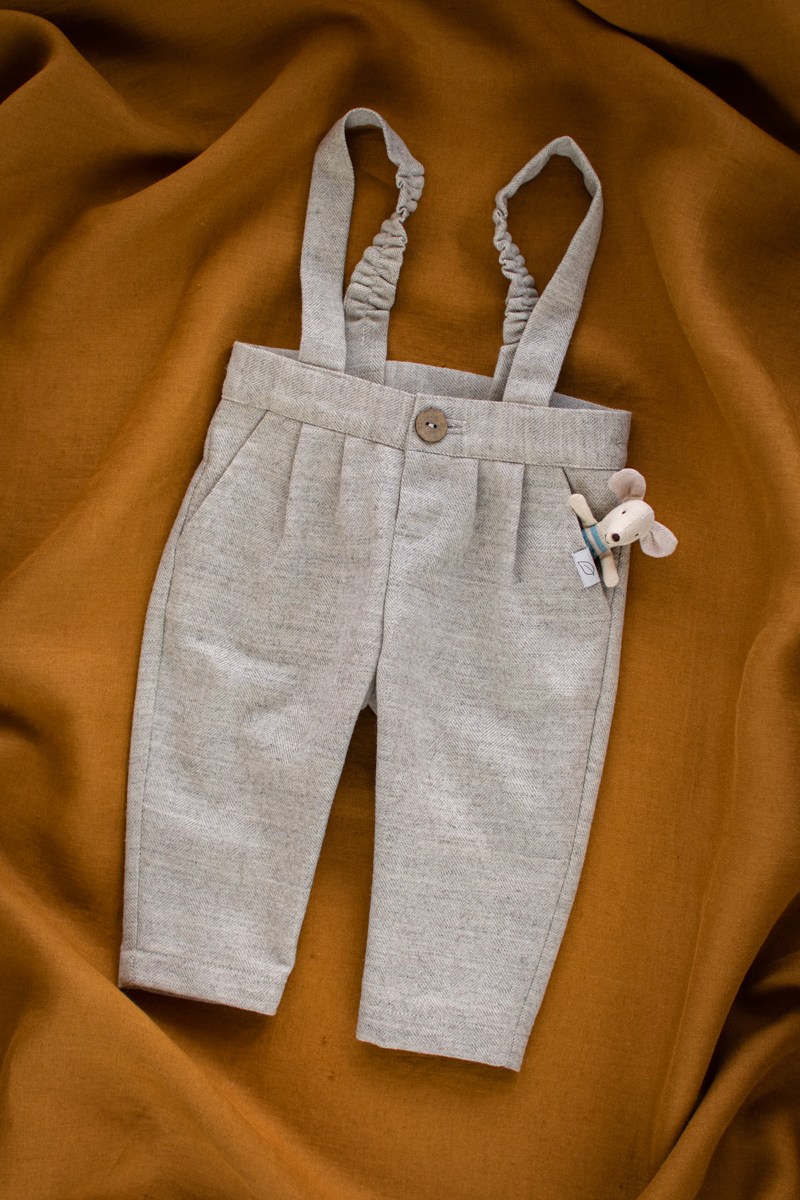 spodnie dla chłopca na szelkach z wełny merynosa chinosy lilen