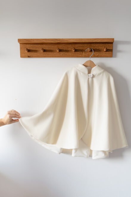 peleryna komunijna śmietankowa ze stójką off white lilen