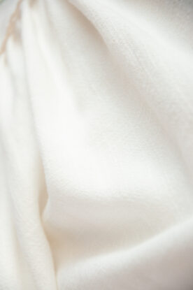 sukienki i alby komunijne z naturalnych tkanin próbki