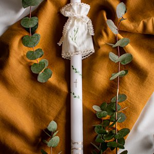 swieca-do-komunii-lilen malowana świeca do komunii prosta w listki lilen