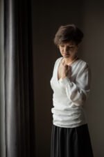 śmietankowa bluzka z bufiastymi rękawami eleganckimi mankietami damska lilen