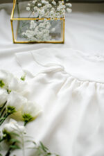 Sukienki do chrztu z naturalnych tkanin lilen