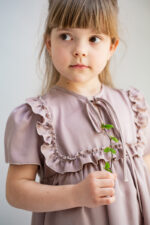 elegancka sukienka dla dziewczynki w kolorze lawendy lilen