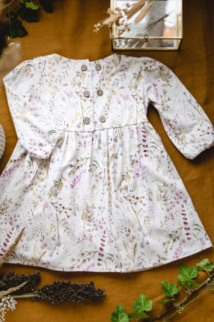 sukieneczka dla dziewczynki z długim rękawem na roczek od polskiej marki handmade lilen