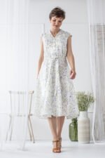 lniana sukienka w niebieskie kwiaty z któtkim rękawem elegancka lilen