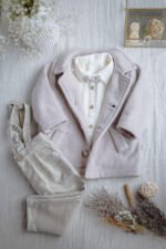 płaszczyk do chrztu dla chłopca beżowy bawełniany polarowy elegancki do koszuli i muszki lilen