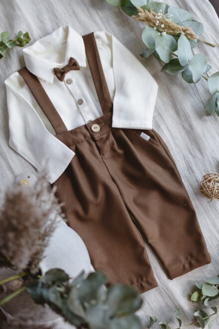elegancki komplet dla chłopca do chrztu z wełny merino brąz beż