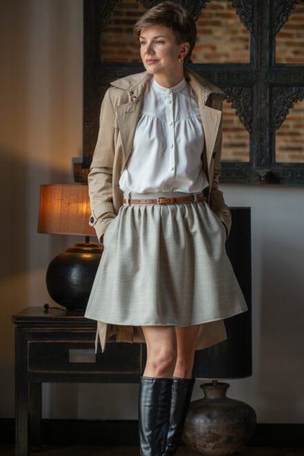 stylizacja do pracy w londyńskim stylu krótka spódnica damska z wełny, elegancka biała koszula i trencz