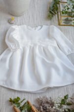 elegancka sukienka na chrzest z koronką lilen