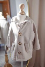 polarowy bawełniany płaszczyk niemowlęcy do chrztu dla chłopca jasny beż