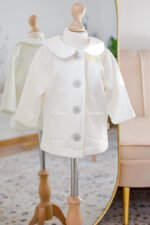 śmietankowy ciepły płaszczyk do chrztu dla chłopca lilen