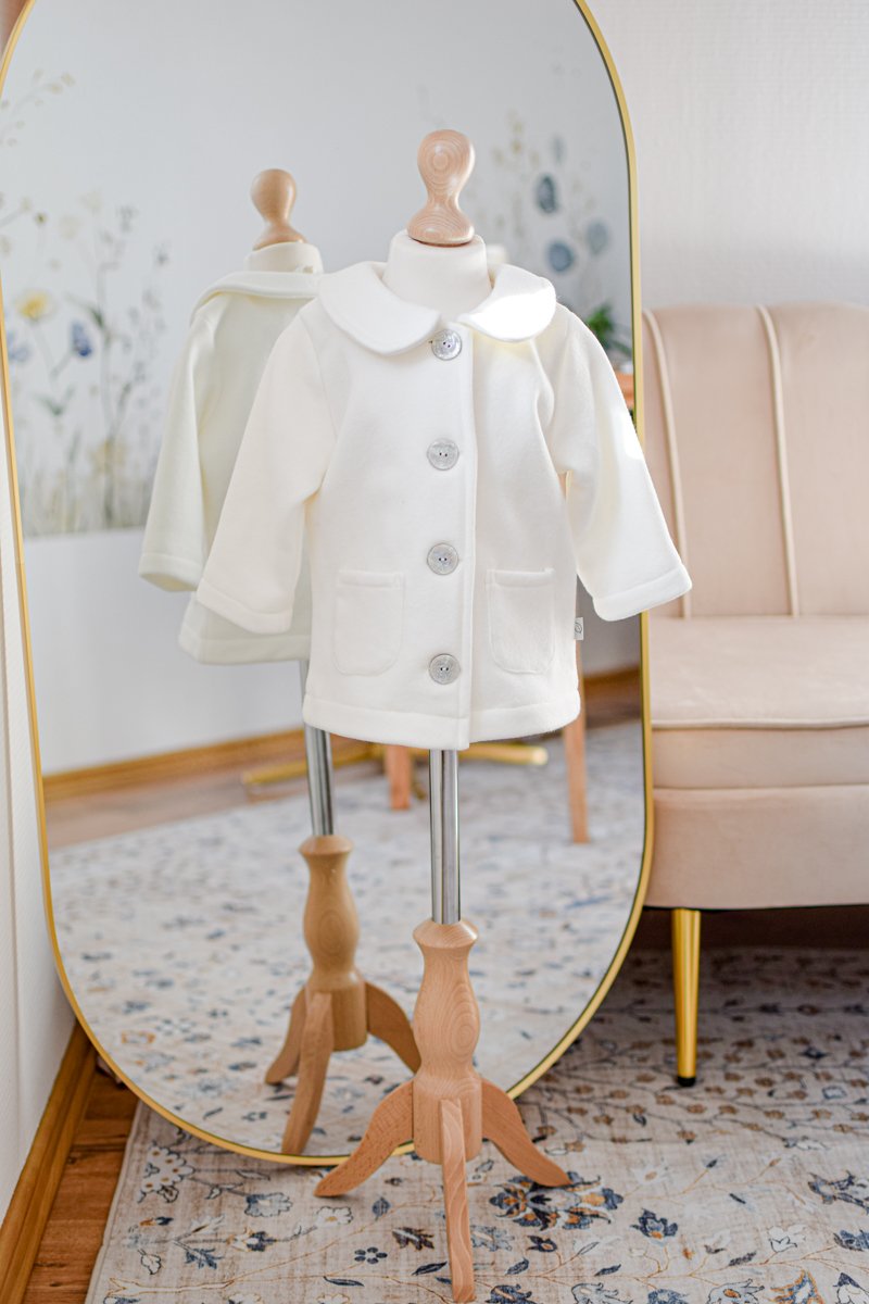 bialy-plaszczyk-do-chrztu-dla-dziewczynki-lilen śmietankowy biały płaszczyk do chrztu dla dziewczynki elegancki szyty w polsce lilen