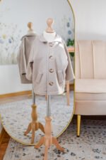 elegancki płaszczyk do chrztu dla chłopca polskiej marki lilen