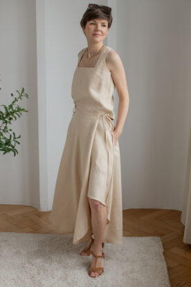 lniany look spódnica maxi wiązana w talii oraz lniany top na szerokich ramiączkach w kolorze masełkowym piaskowym jasnym beżu polska marka lniana premium lilen