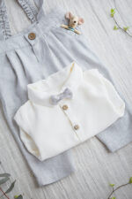 wizytowe ubranka chłopięce do chrztu szary zestaw niemowlęcy z muszką