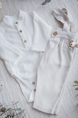 ubranko do chrztu dla chłopca koszulobody i spodnie z szelkami dla chłopca
