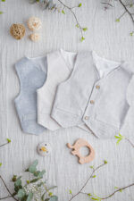 lniana kamizelka do chrztu dla chłopca szara błękitna beżowa naturalna