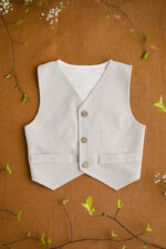 beżowa kamizelka lniana dla chlopca do chrztu