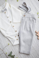 garnitur niemowlęcy dla chłopca naturalny szyty ręcznie szary