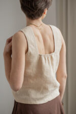 elegancki top na grubych ramiączkach z lnu w kolorze sand masełko lilen