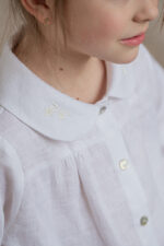 rozpinana piżamka dziewczęca koszulowa z kołnierzykiem i haftem kwiatuszka lilen