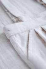 spodnie beżowe na chrzest dla chłocpa