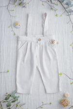 beżowe lniane spodnie dla chłopca na szelkach na chrzest