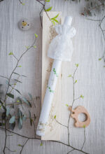 świeca do chrztu z koronkowym okapnikiem profitką ręcznie malowana z drewnianym pudełkiem