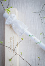 świeca chrzcielna biała ręcznie malowana z koronkową profitką