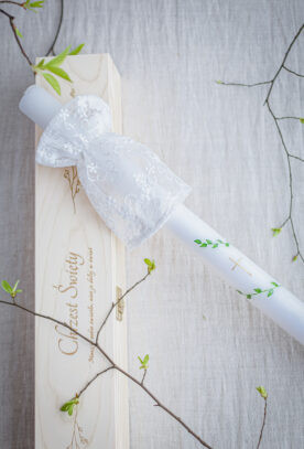 świeca chrzcielna biała ręcznie malowana z koronkową profitką