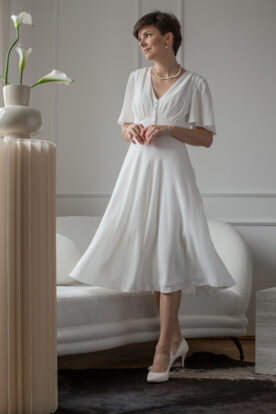 biała sukienka na komunię dla mamy midi rozpinana sukienka do karmienia na komunię w stylu old money szyta ze skosu