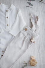 spodnie z szelkami dla chłopca lniane jasno beżowe